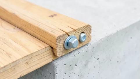 mocowanie podwaliny do betonu